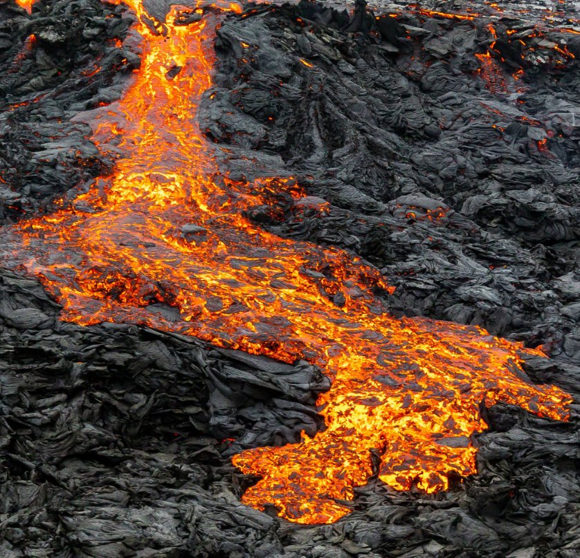 JSlekin's tweet image. People feel so sad, it is always painful during the volcano😢😢😢😢😭😭😭😭😭😭