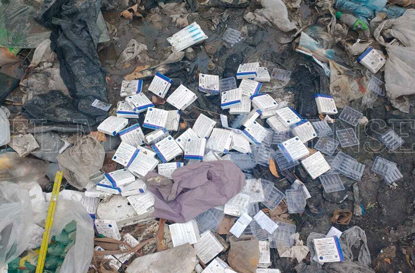 JavoANovoa's tweet image. Victoriano Montes y Balcarce, un basural enorme entre los que se encuentra una gran cantidad de los envoltorios de la vacuna Sputnik V. 

Cómo llegaron hasta acá?

elmarplatense.com/2021/06/03/sor…