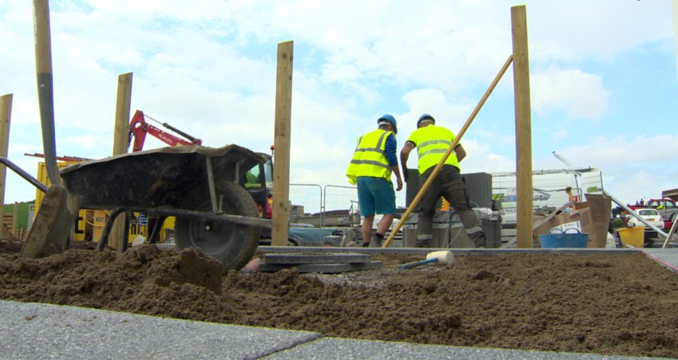 ClodaghLRice's tweet photo. Construction is booming but global supply shortages are pushing up the cost of things like timber🪵steel ⛓plastic👷🏻‍♀️

It’s also hard to find tradesmen as some booked up for 8 months

One builder tells @bbcnewsline it’s impossible to price jobs+he is turning work away @FMBNI_Gavin https://t.co/JNxprptbkD