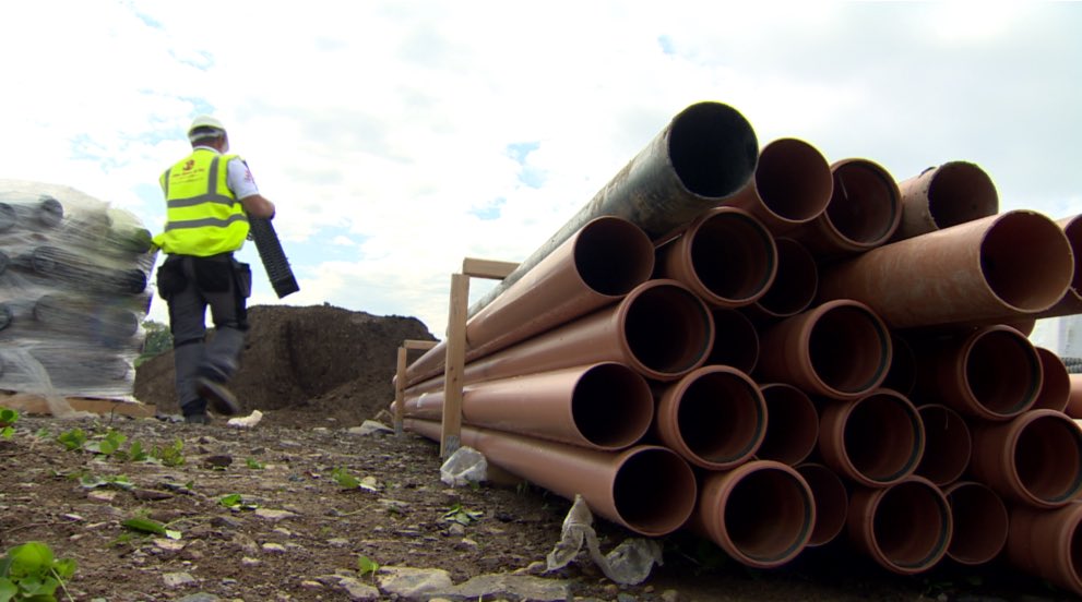 ClodaghLRice's tweet photo. Construction is booming but global supply shortages are pushing up the cost of things like timber🪵steel ⛓plastic👷🏻‍♀️

It’s also hard to find tradesmen as some booked up for 8 months

One builder tells @bbcnewsline it’s impossible to price jobs+he is turning work away @FMBNI_Gavin https://t.co/JNxprptbkD