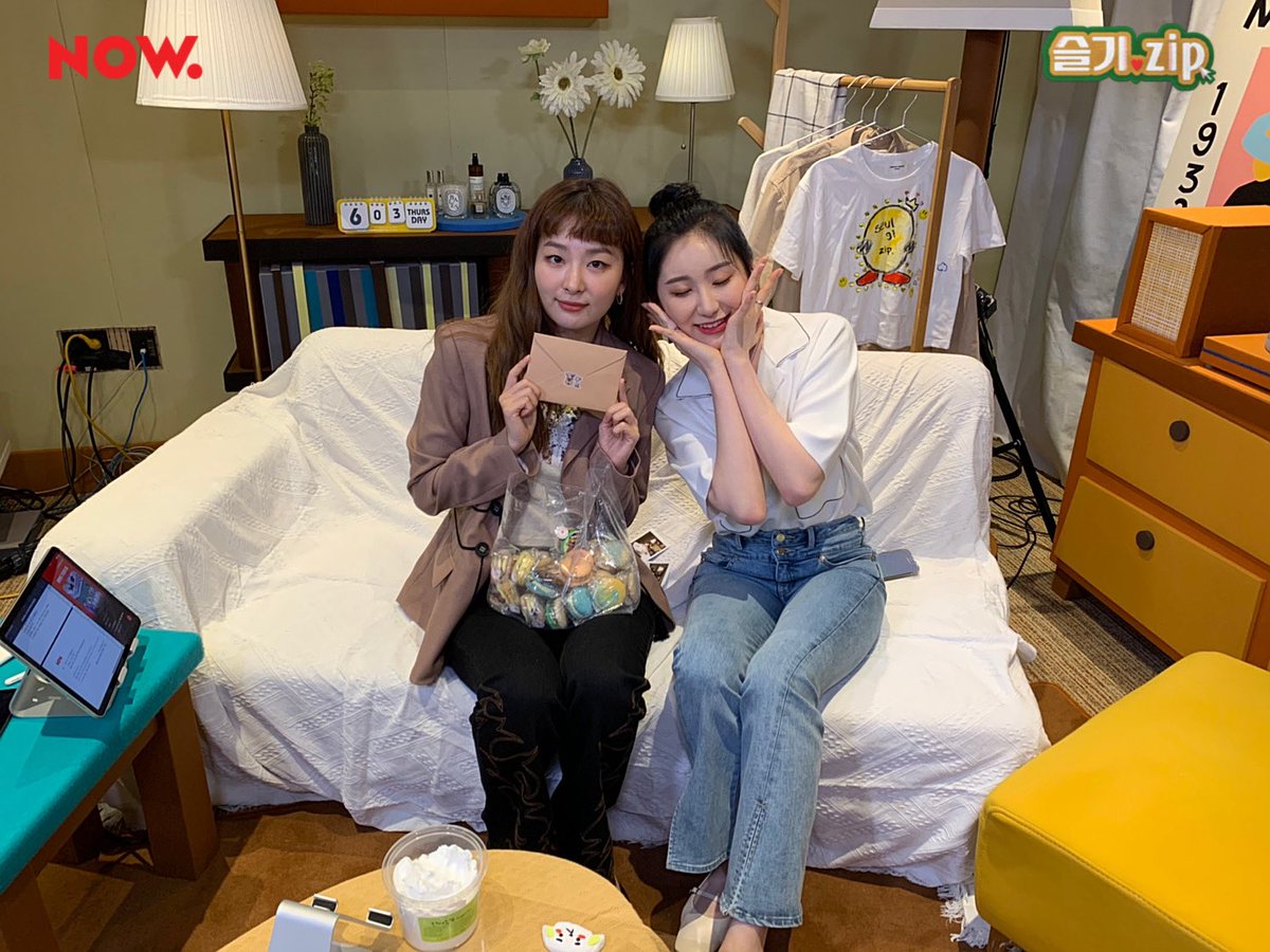 seulgi_zip's tweet photo. 야심한 밤 올려보는🌙 슬챈 투샷🥰 보기만 해도 힐링되는 순둥💛춤신춤왕💚 조합(🐻🐶) 둘의 우정을 응원합니다...💕#슬기 #채연 #RedVelvet #SEULGI #슬기zip💜 https://t.co/rDefQe4MWZ