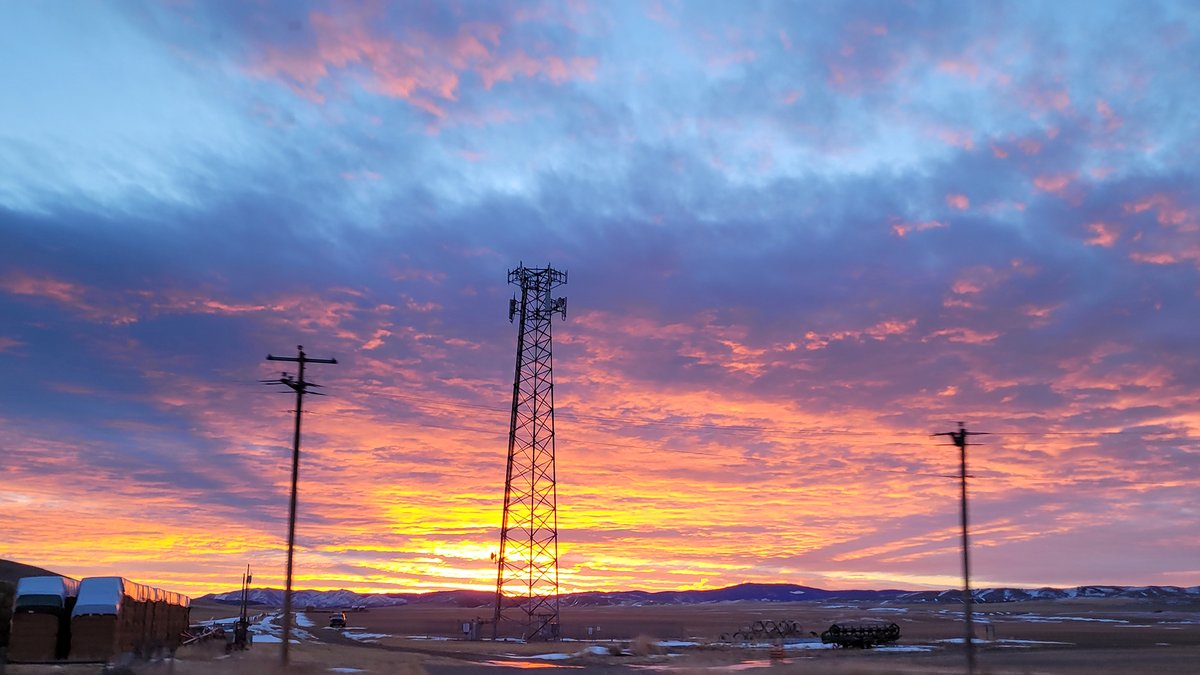 LegacyTowers's tweet photo. Sometimes it's good to show up early. James and the guys got to this spot in Montana to do some troubleshooting on the tower in the middle and were early enough to catch the Creator showing off. Love it! #LegacyTowers #ThatIsABigSky #WirelessWizards https://t.co/P1TMtLJ96a
