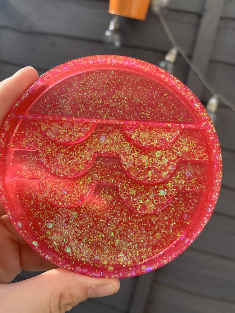 handmadebyp_'s tweet photo. Pink glitter eyelash case 💕 this one is for sale for £9.99 message me to purchase or to make something similar 💖 #resinart #resin #resincraft #resinartwork #resincoasters #perfumetray #trinkettray #trinketdish #jewellery #art #resinartist #smallbusiness #smallbusinessowner https://t.co/33kVQ9aqWf