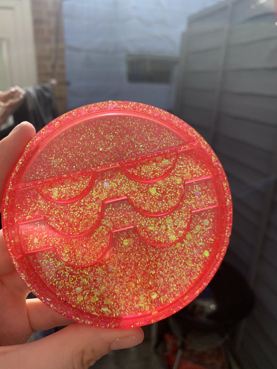handmadebyp_'s tweet photo. Pink glitter eyelash case 💕 this one is for sale for £9.99 message me to purchase or to make something similar 💖 #resinart #resin #resincraft #resinartwork #resincoasters #perfumetray #trinkettray #trinketdish #jewellery #art #resinartist #smallbusiness #smallbusinessowner https://t.co/33kVQ9aqWf