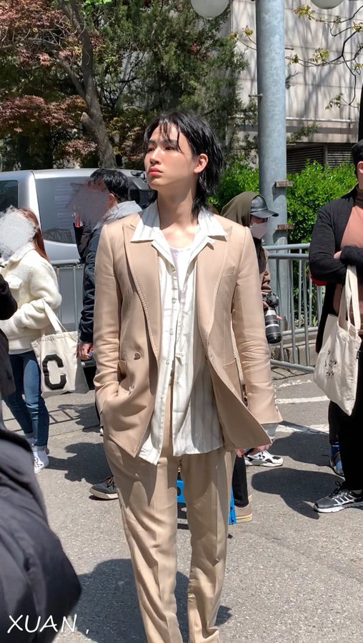 PADKRAPAO's tweet photo. จินยองงง เมื่อกี้มีคนน่ากลัวๆพูดขู่ด้วยอ่ะ ผมผิดตรงไหนก็แค่ชมนายแบบเอง!

อ๋อ มันเป็นแบบนี้แหละครับ สงสัยมันไม่รู้ว่าพี่แฟนผม
เอ...จริงๆถึงมันรู้ก็เหมือนเดิมมั้ง?

เป็นเพื่อนกับคนน่ากลัวๆแบบนี่ด้วยเหรอจินยอง?

ฮ่าๆๆ ครับ

เธอน่ารักนะไม่คิดว่าจะมีเพื่อนแนวนี้ด้วย

:)

#jinb #niorb https://t.co/OD9GKn9IZS