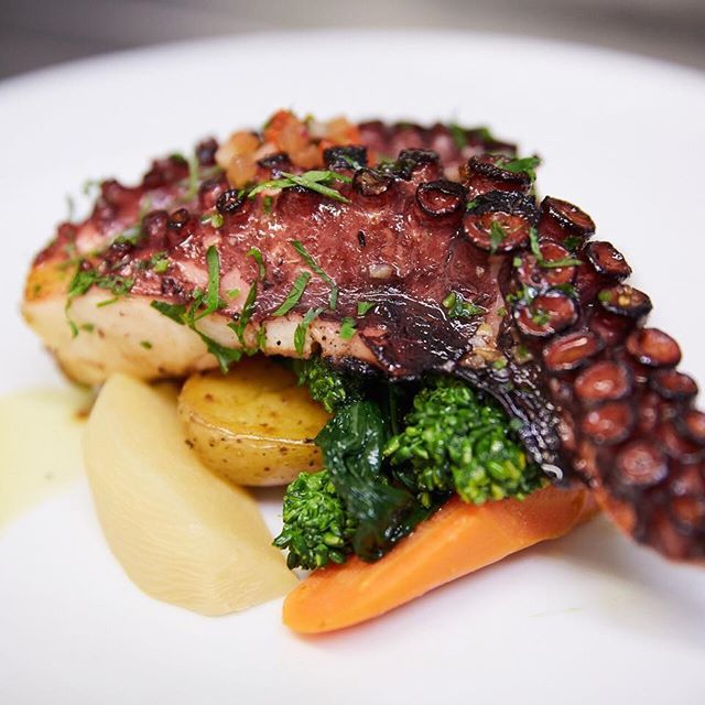 chiadotoronto's tweet photo. Seafood so fresh it melts in your mouth. Gourmet delicacies from our executive chefs will make your whole week. Order from our online menu today. Don’t forget the wine!
https://t.co/X4o4FtyHxm
#ChiadoRestaurant #foodie #food #Portuguesecuisine #portuguesefood #takeout #tofinest https://t.co/HWbZiTvBt9