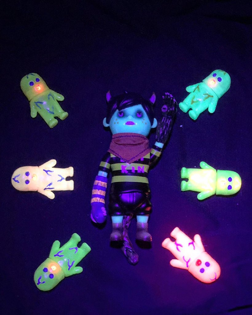 Songorr2's tweet photo. 😈🥖🌙👋🏻 Say Hi 👋🏻 ⭐️🥖😈
#guriguri #HIMITSUMARKET #piyopiyo #himitsumono #momomo #PocketWorld #宇宙のヒミツモノ #himitsuinthepocket #uniquestyle #ideeproductions
#dehara #deharayukinori #morlin #angelabby #angelabby_hk #satoshi #tosakenta #mentakun #sofubitoys https://t.co/MDTq9nfh4D