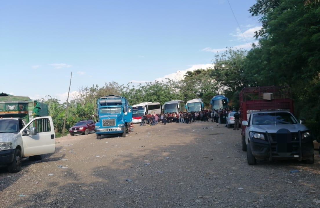 #FGR a través de la #FECOR en su delegación de <a href="/FGR_Chis/">Chiapas</a>, con apoyo de la <a href="/SEDENAmx/">AltoMando</a> Policía Estatal, Protección Civil del Estado y del <a href="/INAMI_mx/">INM</a>, cumplimenta una orden de cateo en la que detiene a 194 migrantes.

Más información ➡️ bit.ly/3fOBY9k