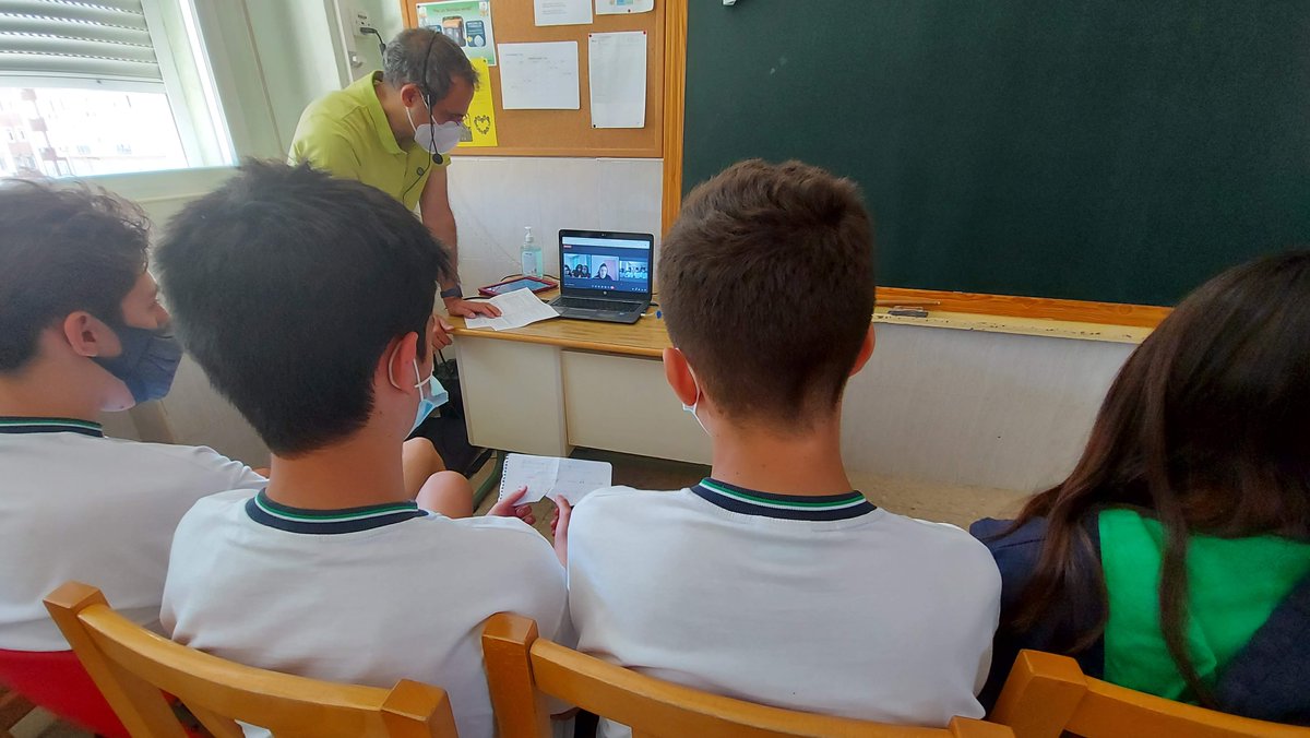 jagsombrero's tweet photo. Nuestros alumnos han disfrutado de una emocionante jornada junto a sus twins italianos a través de una videoconferencia en la que han tenido la oportunidad de conversar sobre leyendas europeas y las culturas de nuestros países #EuropeanLegends #etwinning @comontpellier @FEFMONT_ https://t.co/LP6vEt9vCf