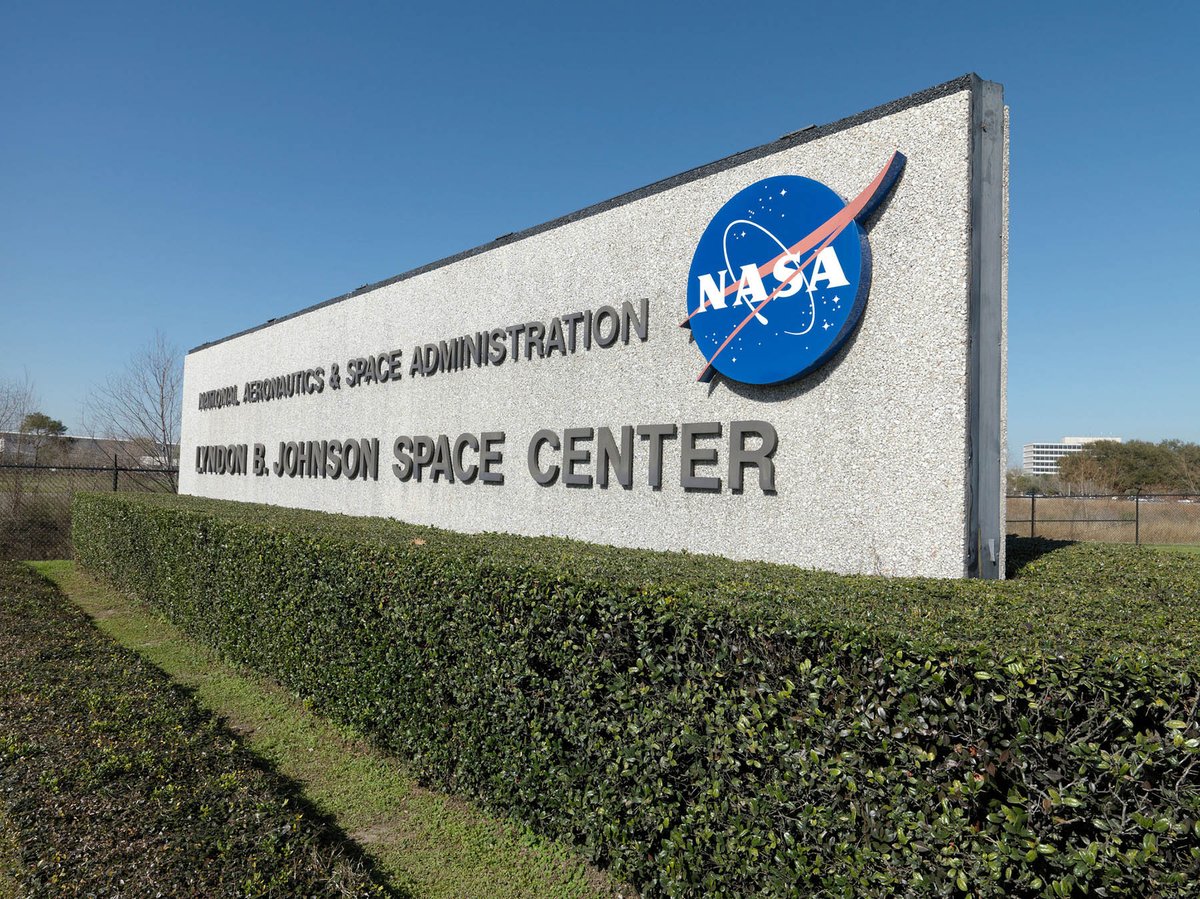 Chelsey Ballarte (@chelseyballarte) on Twitter photo Fresh #SpaceJob alert. 🚨
Come work with me in the public affairs office at <a href="/NASA_Johnson/">NASA's Johnson Space Center</a>! Open to the public, civil servant position, job ad only open for a few days. Media friends: apply!! DM me with any questions. usajobs.gov/GetJob/ViewDet… Fresh #SpaceJob alert. 🚨
Come work with me in the public affairs office at <a href="/NASA_Johnson/">NASA's Johnson Space Center</a>! Open to the public, civil servant position, job ad only open for a few days. Media friends: apply!! DM me with any questions. usajobs.gov/GetJob/ViewDet…