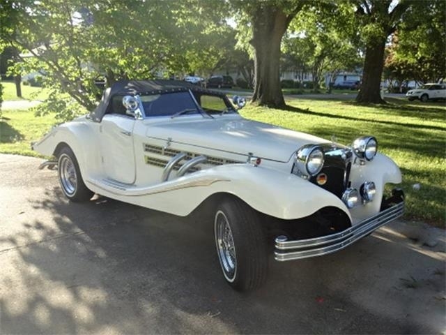 ClassicCars_com's tweet photo. This vehicle was designed as a replica of a 1934 Mercedes-Benz 300SR LH Spezial Roadster by H.T. Price and manufactured by American Classic Automotive Corp. The car is garage kept, and it is driven on a very limited basis.
#mercedes #300SR #classiccars
https://t.co/9g3iWZN6gZ https://t.co/p3Rv7CGnJq