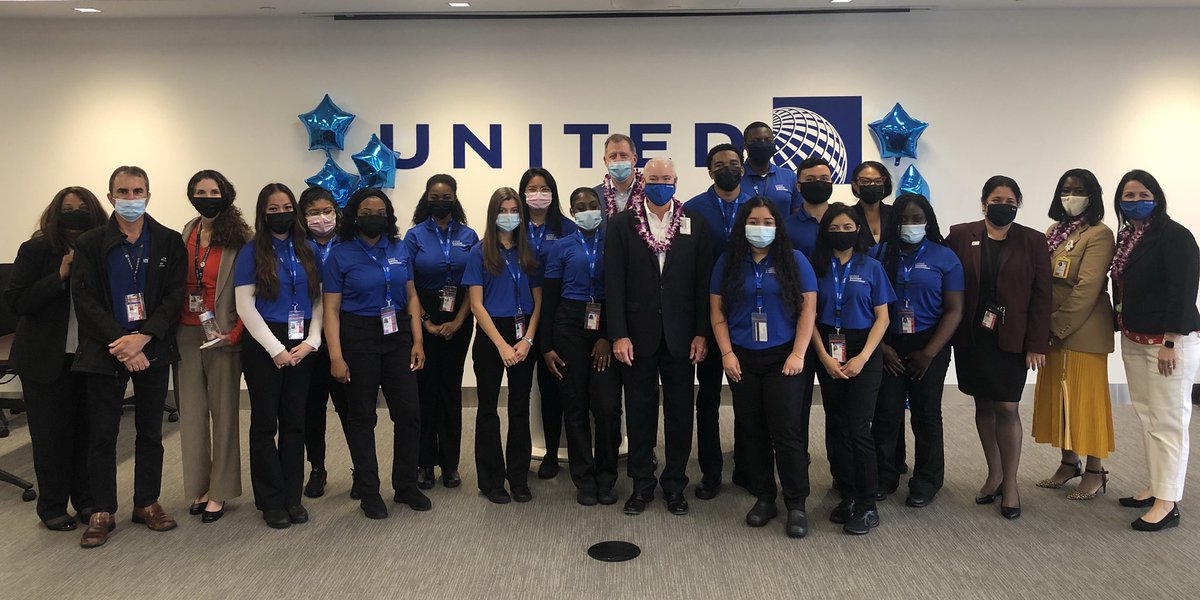 Busy day at EWR! USA Summer Associates Opening Celebration, inaugural day of EWR to JNB (Johannesburg) and re-launch of EWR to OGG (Maui)! ✈️🧳 @susannesworld @AnaOcegueraa @MikeHannaUAL @HermesPinedaUA @JMRoitman @weareunited