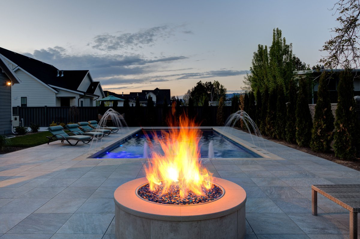 dolphin_pools_'s tweet photo. We love these classy water and fire features. They help pull a project together!!
#dolphinbuiltpool #pooltime #fireandwater #waterfalls #firefeature 
#PoolSeason #classy https://t.co/jtDWdekWHT