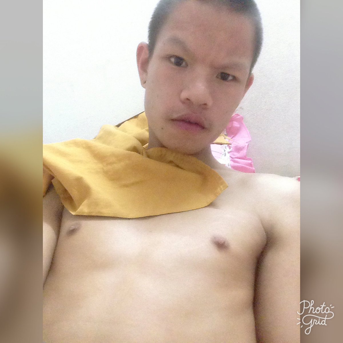 KinG__pHEe's tweet photo. คิดถึงหุ่นตอนบวช😂 https://t.co/WlMhjyHAhP