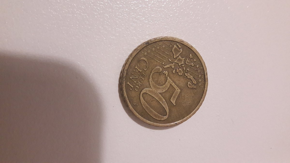 Küçük kardeşim evde 50 cent  bulmuş. Bununla zengin olduğunu zannediyor ( yaş 6 )