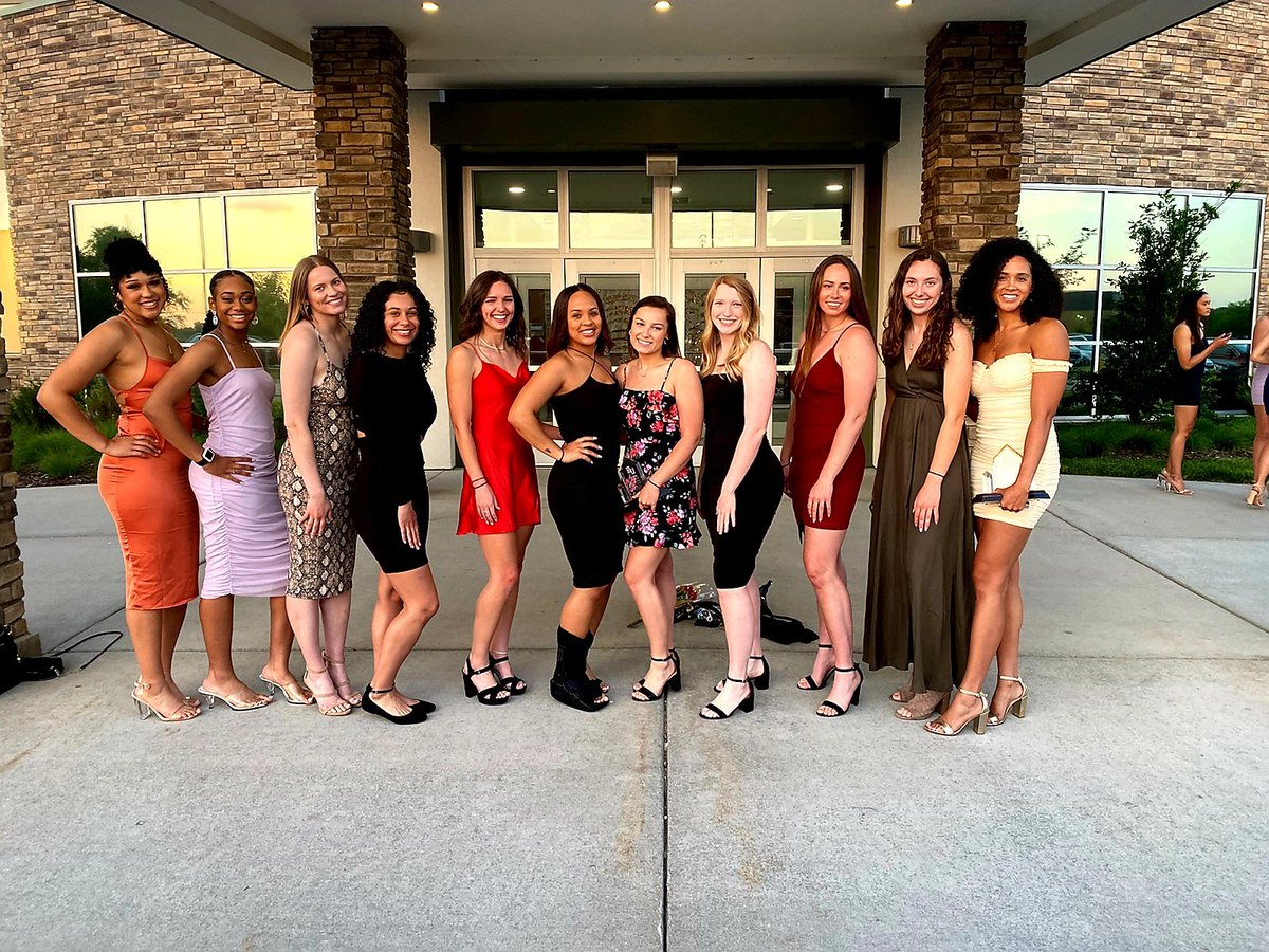 thinmanx11's tweet photo. @BellevueWBB 
#🐻🏀💜💛 https://t.co/UznGs6Bv2a