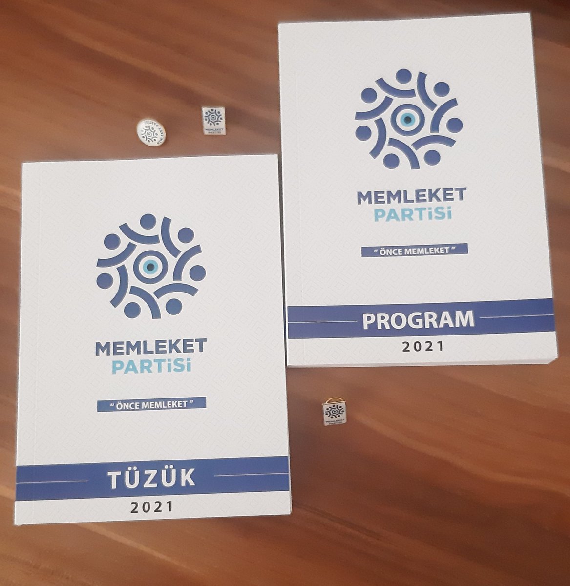 "Bu kitabı elinize aldığınıza göre aramızda sadece bir gönül bağı değil Cumhuriyetimiz için bir mücadele arkadaşlığı, yol arkadaşlığı da var demektir."
&amp;"Başaracağız.
Bizim için başka bir seçenek de yoktur." <a href="/vekilince/">Muharrem İNCE</a> 
Rotamız Mavi #Memleket 🇹🇷