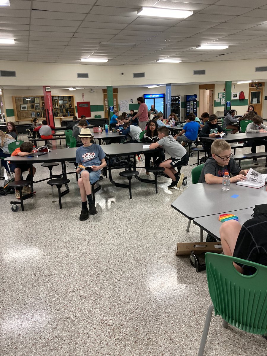 Lib_GMS's tweet photo. @gms_tn @GreenevilleCity enjoying a rainy day inside with our books from the GCS book bus! https://t.co/DiBESqel6n