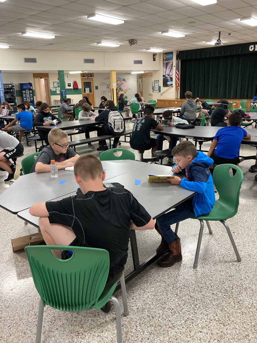 Lib_GMS's tweet photo. @gms_tn @GreenevilleCity enjoying a rainy day inside with our books from the GCS book bus! https://t.co/DiBESqel6n