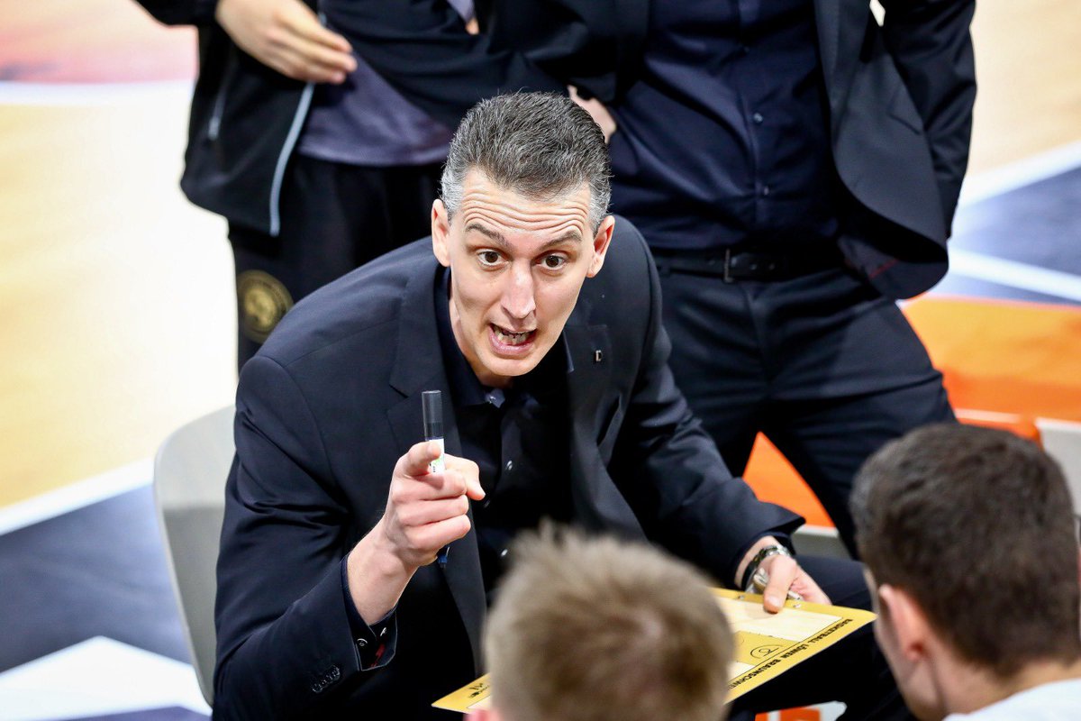 BIG_Deutschland's tweet photo. ❗️Pete Strobl wird neuer Head Coach bei den @GIESSEN46ers!

Nach #BIG-Informationen verlässt der 43-Jährige die @BBLoewenBS und folgt beim Wildcard-Inhaber auf Rolf Scholz. https://t.co/Jhp6gpyddq