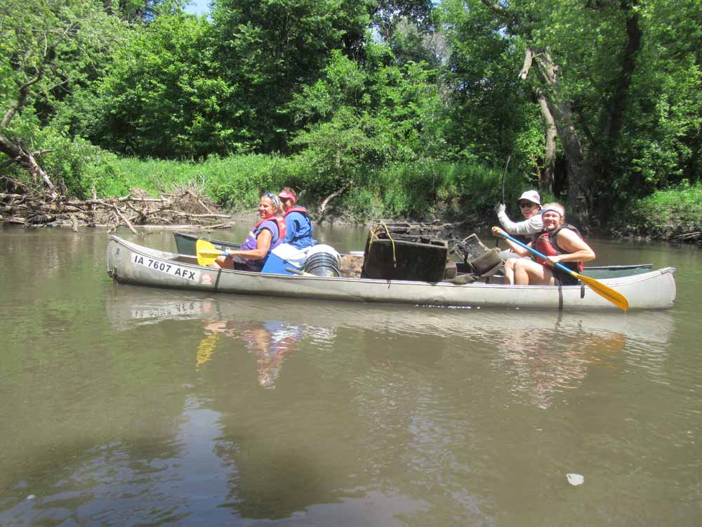 DSMH2O's tweet photo. Here's one way to truly #ThinkDownstream: participate in a river cleanup. #ThinkDownstreamThursday invites you to register for Iowa Project AWARE, where volunteers remove trash & learn more about watersheds, geology & other natural resource topics. Visit: https://t.co/sqvS34CKYc. https://t.co/NcqzVB0I9Q