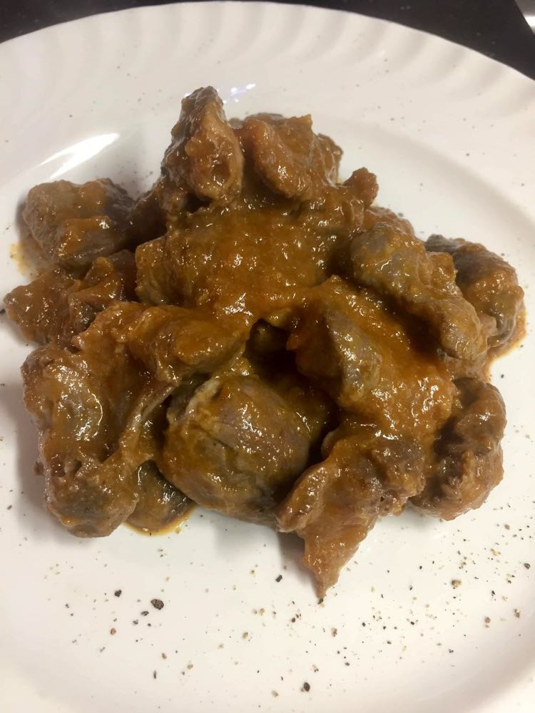 incucinaacasami's tweet photo. Signora, sono a sua completa disposizione, corpo, anima e frattaglie. (Totò)
CUORI E DURELLI IN UMIDO
cuori e durelli di pollo
cipolle
salsa di pomodoro
vino bianco
olio evo
sale
pepe
alloro
#frattaglie #durelli #cuore #pollo #tacchino #umido #rigaglie #coratella #corata https://t.co/kwS8l6Ntrd