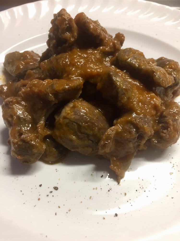 incucinaacasami's tweet photo. Signora, sono a sua completa disposizione, corpo, anima e frattaglie. (Totò)
CUORI E DURELLI IN UMIDO
cuori e durelli di pollo
cipolle
salsa di pomodoro
vino bianco
olio evo
sale
pepe
alloro
#frattaglie #durelli #cuore #pollo #tacchino #umido #rigaglie #coratella #corata https://t.co/kwS8l6Ntrd