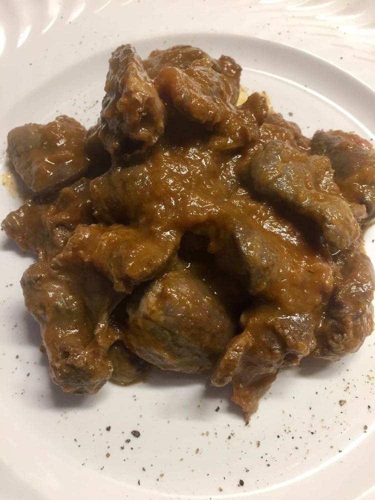 incucinaacasami's tweet photo. Signora, sono a sua completa disposizione, corpo, anima e frattaglie. (Totò)
CUORI E DURELLI IN UMIDO
cuori e durelli di pollo
cipolle
salsa di pomodoro
vino bianco
olio evo
sale
pepe
alloro
#frattaglie #durelli #cuore #pollo #tacchino #umido #rigaglie #coratella #corata https://t.co/kwS8l6Ntrd