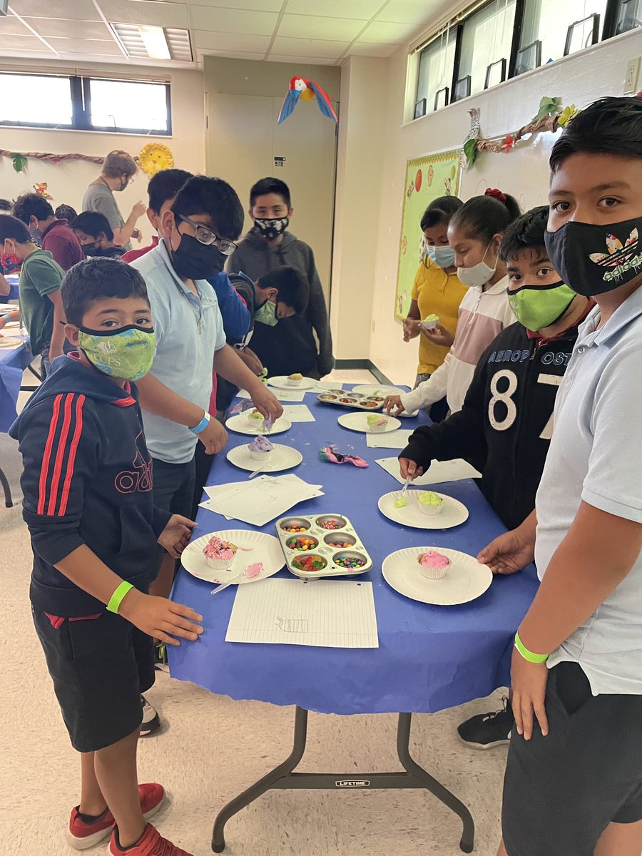 Robyn_Cruz13's tweet photo. Cupcake Wars is on @GGEseagulls for all of our 3rd, 4th, and 5th graders who met their WIGs and were Proactive in their learning all year long!!! @TheLeaderinMe @collierschools #leadershipday #leaderinme #lighthouseschool #collierschools #ggeseagulls https://t.co/dWTGdqWYwB