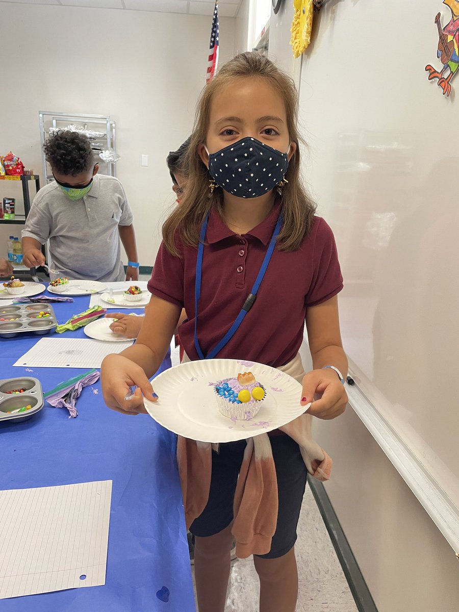 Robyn_Cruz13's tweet photo. Cupcake Wars is on @GGEseagulls for all of our 3rd, 4th, and 5th graders who met their WIGs and were Proactive in their learning all year long!!! @TheLeaderinMe @collierschools #leadershipday #leaderinme #lighthouseschool #collierschools #ggeseagulls https://t.co/dWTGdqWYwB