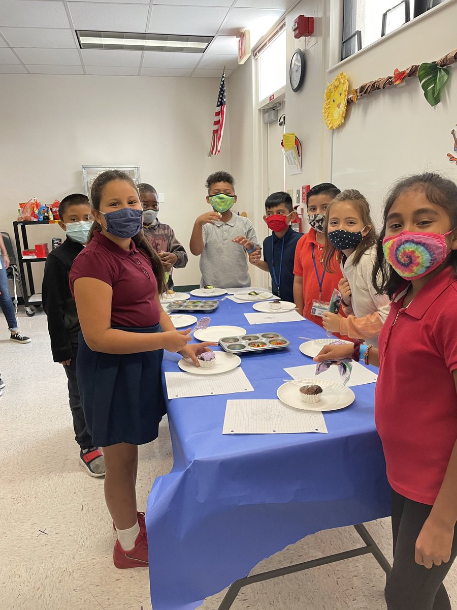 Robyn_Cruz13's tweet photo. Cupcake Wars is on @GGEseagulls for all of our 3rd, 4th, and 5th graders who met their WIGs and were Proactive in their learning all year long!!! @TheLeaderinMe @collierschools #leadershipday #leaderinme #lighthouseschool #collierschools #ggeseagulls https://t.co/dWTGdqWYwB