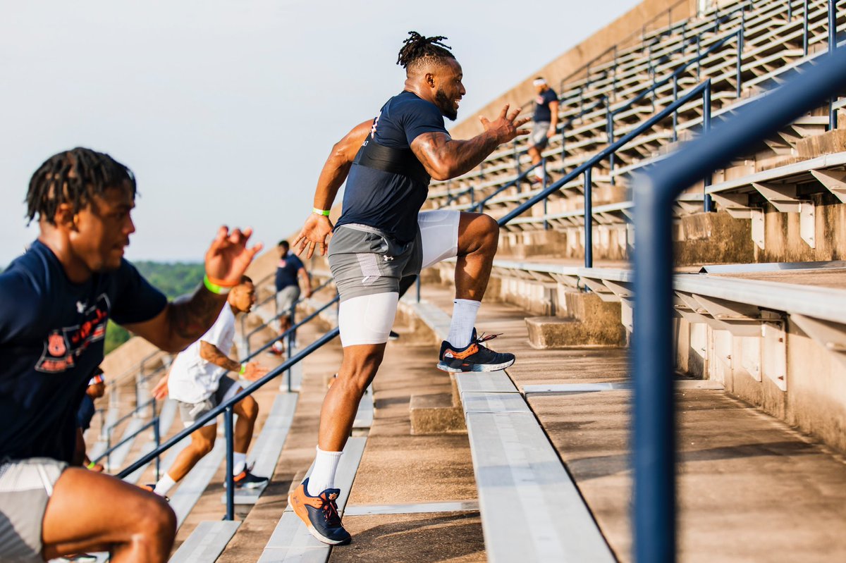 AuburnFootball's tweet photo. Rise and grind. ☀️

#WarEagle https://t.co/EGgCnHb6KL