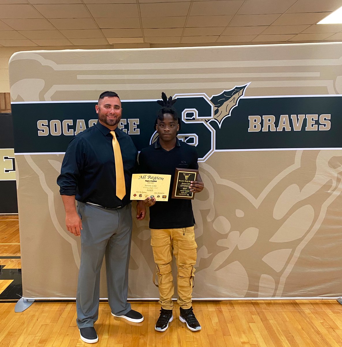 8keraa's tweet photo. Offensive MVP &amp; All region 2020-2021 season.... senior Szn finna be a movie 🔥🔥🔥 @CoachHamp_SHS @SHSBravesSports @SocasteeHS @dlance088 @socasteeswag https://t.co/tgGGI4jgAR