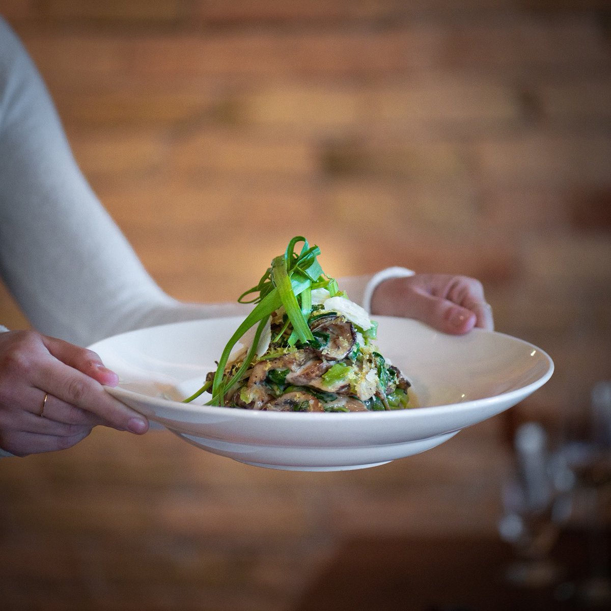GarlicsofLondon's tweet photo. PASTA PROMO THURSDAY β¨
Best day of the week, am I right? π
2 for $35 π
Order online or call 519-432-4092 to place your orders π₯‘
https://t.co/nM8sCR36Bf
#pastapromothursday #pastapromo #pastadeal #homemade #takeout #ldnontario #delicious https://t.co/aul5uH4dz8