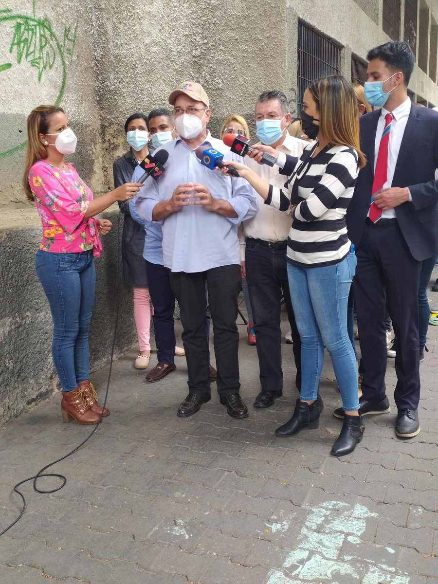 Presidente del CNE, Pedro Calzadilla, en compañía del rector Alexis Corredor, presidente de la Comisión de Registro Civil y Electoral, visitan punto de inscripción y actualización de datos del RE, en la estación del metro Pérez Bonalde, parroquia Sucre, municipio Libertador