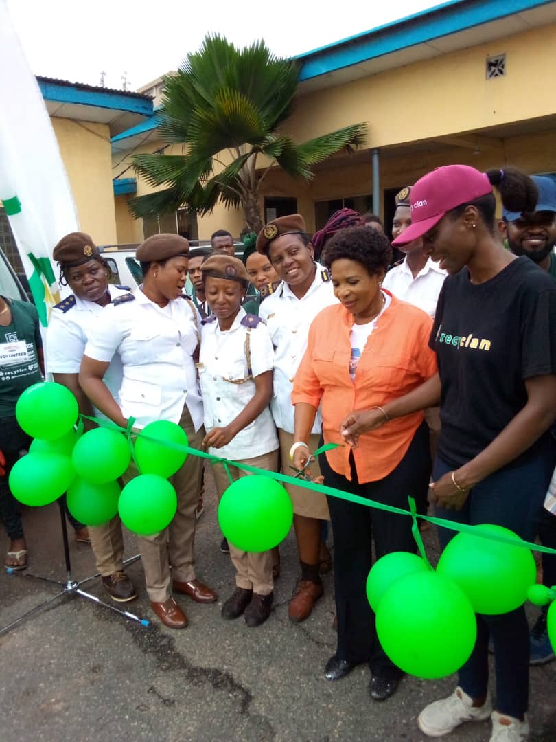 seusco's tweet photo. S/O to @bizzybodyng, #HumanityNG and @recyclan_ig for making this happen 

Join us in achieving this feat 👉 https://t.co/SwRlq4oAlD

Come July 1, I should tick off one from my bucketlist... becoming a Guinness World Record holder

So help me God 😊 https://t.co/BetngCvBIT