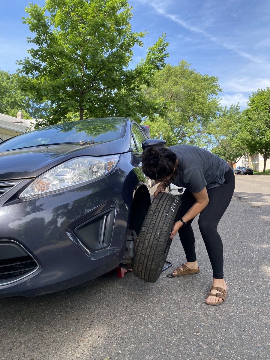 Maria_Guzman03's tweet photo. ULTIMATE HOT GIRL SUMMER cause this bitch can change out a flat tire HERSELF 💅🏽😌✨ https://t.co/VXsihNkUXq