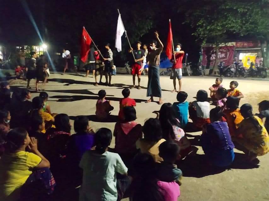 phoopwintkoko4's tweet photo. Peaceful Protesters from rural areas near Monywa - Amyint road demonstrated against military regule tonight.

#June3Coup 
#LessTalkMoreActionsASEAN 
#WhatsHappeningInMyanmar https://t.co/43Wnx6kh4y