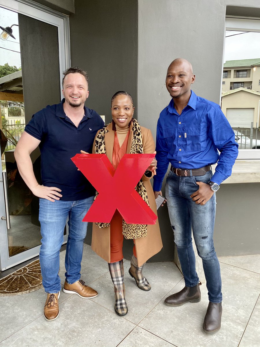 noxbloom's tweet photo. Turns out I tagged a wrong Saunders 🤦🏽‍♀️🤦🏽‍♀️🤦🏽‍♀️ sooo glad we got time to connect post your talk @mikeasaunders 
.
When he mentioned @IllovoSugarGrp
We found a common ground to connect with @as_ngcobo 
.
Thank you @ThobaniNdlovu_, loved this platform #TEDxGreshamPlace https://t.co/XOVGTLQpHW