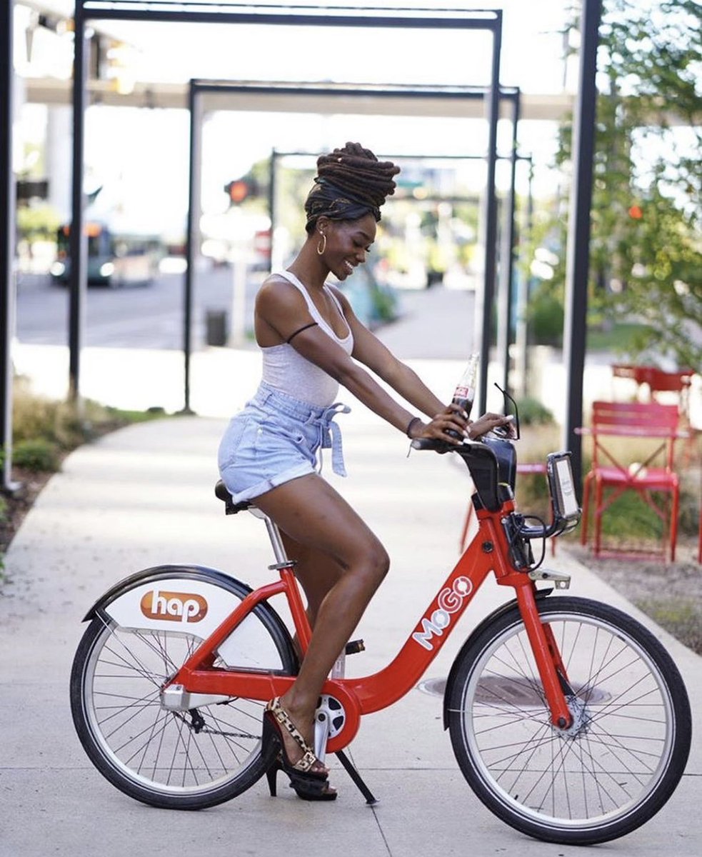 MoGoDetroit's tweet photo. Hey Metro Detroit, today is World Bicycle Day! Ride a MoGo today, snap a pic, and send it to us for a chance to be a Featured Rider!
#WorldBicycleDay2021 #WorldBicycleDay #Detroit #MetroDetroit #MoGo #MoGoDetroit #BikeToday #RideMoGo #WorldBikeDay #FeaturedRider #TagUs https://t.co/8gFww97Wy9