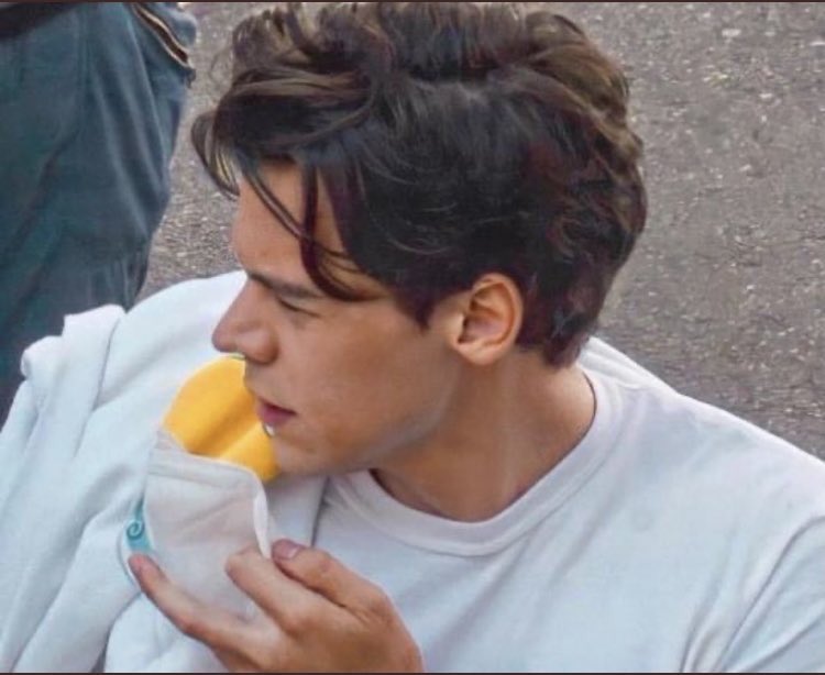 canyonmoonblu's tweet photo. I think we can all agree that harry styles on this day https://t.co/Soknt2kfUJ