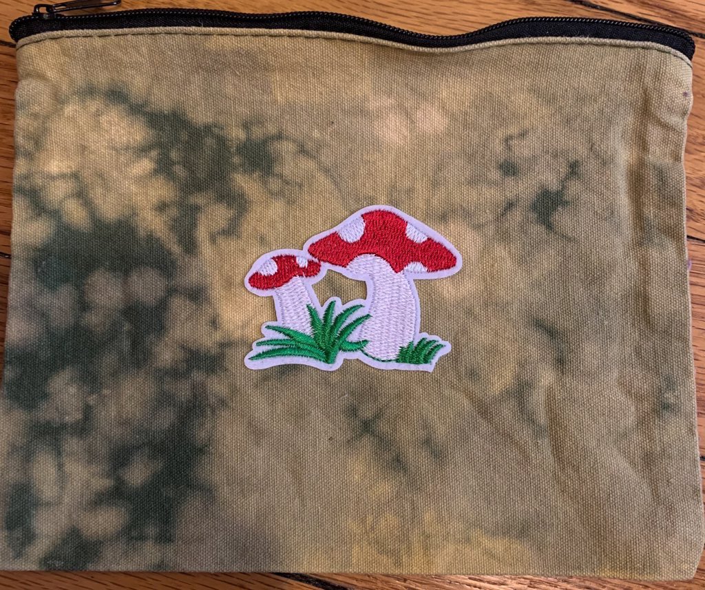 1999customsnyc's tweet image. Super cute mushroom makeup bags just dropped ❤️🌱
1999customsnyc.com