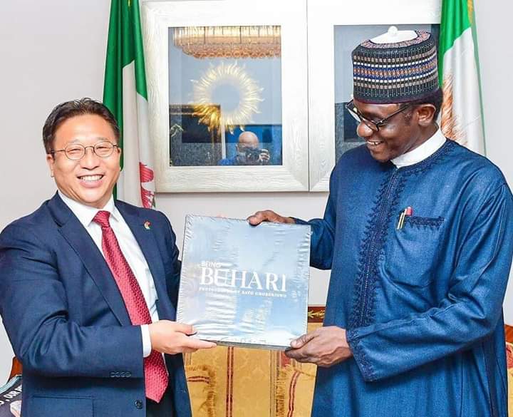 YobeMediaNews's tweet photo. Nigeria and China have huge opportunities for mutual benefit

Yobe state Governor and Chairman APC Caretaker Extraordinary Convention Planning Committee, Hon. Mai Mala Buni, said there are huge opportunities to be exploited for mutual benefit between Nigeria and China. https://t.co/elKXsX6he6