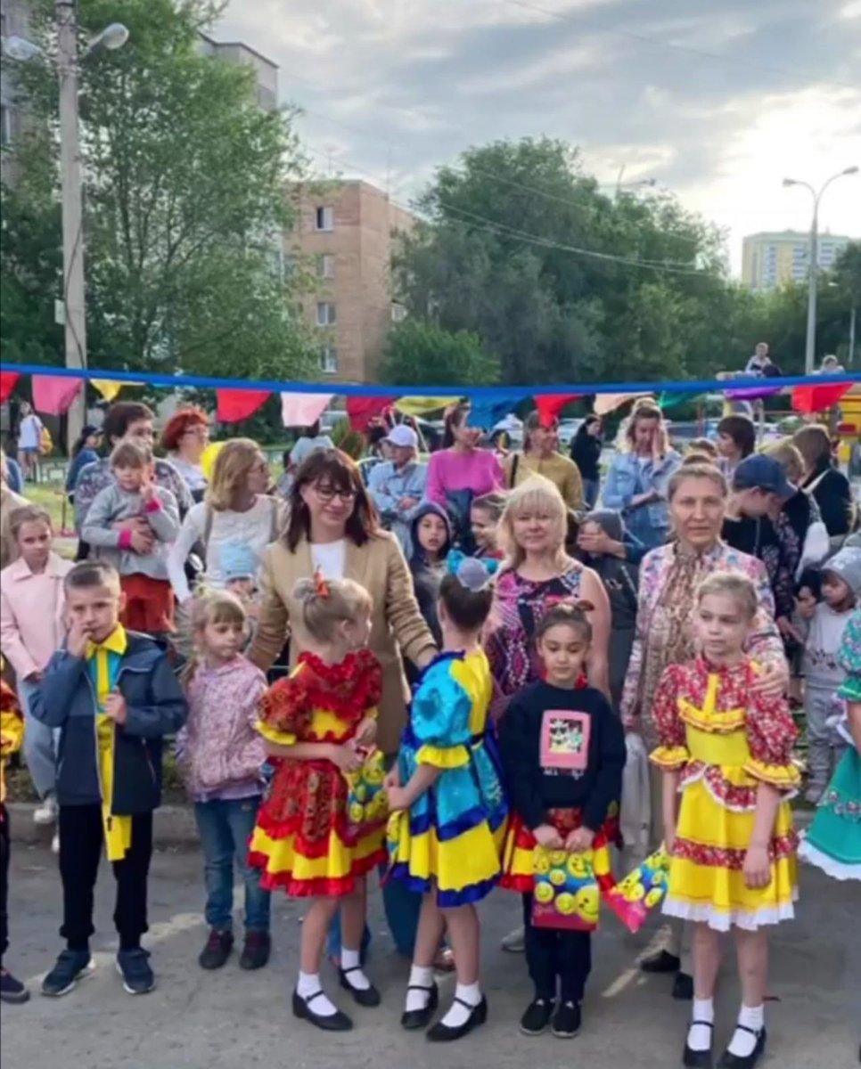 Наш праздник двора прошёл  на «Ура!" Лето, каникулы– лучшая пора! ... Играл,плясал,  веселился весь народ, наша детвора и танцует и поёт! <a href="/Adm_Okt_Samara/">Администрация Октябрьского внутригородского района</a>