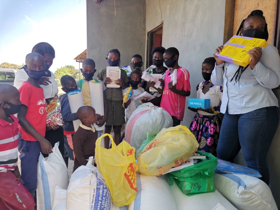 WanipaF's tweet photo. Today we were were honored to have a Visit from @KanyantaMikaeli  who has continued to support our programmes at the Wanipa Hope Foundation literacy/ feeding centre in kamatipa.Donated items were various food stuffs,educational, materials
Toys, 
and clothes.
Dm or call 0955975956 https://t.co/xF0WMIiEox