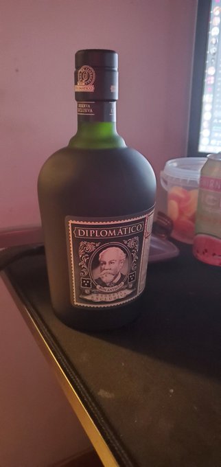 Tonight is going to be nice some diplomatico and the new dlc of ark @OnlyAfroGames https://t.co/4ijr