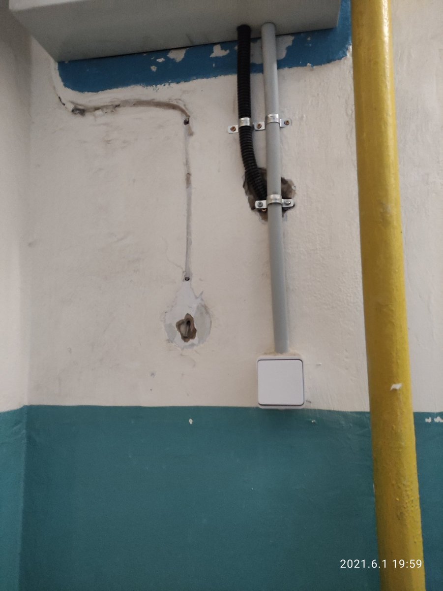 Победы 84, я понимаю что дом "старый", но зачем же портить окончательно то, что было, просвербили и бросили, ни шпаклевки, ни покраски за собой. ФКР и ГЖИ отписываются от жильцов, ремонт до осени 2021, а  УК зовут принимать работы  <a href="/FKRSamara/">Фонд капитального ремонта Самарской области</a> <a href="/AdmSov/">Администрация Советского района г. о. Самара</a> <a href="/SamMobilePriem/">Мобильная приемная Губернатора Самарской области</a> <a href="/gzhi_samara/">ГЖИ Самарской области</a>