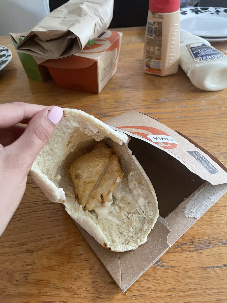 georgiemarsh123's tweet photo. Where is the rest of my food? @NandosUK https://t.co/Vw5v5fLjlV