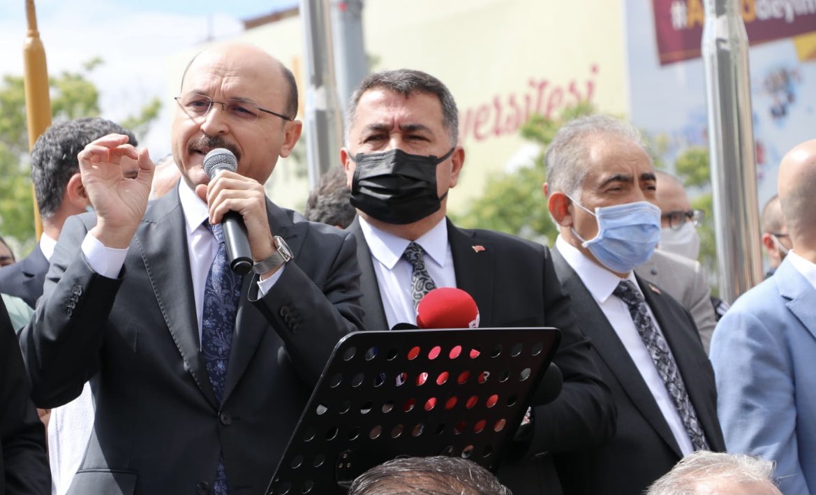 mysdgn's tweet photo. Türk Eğitim Sen olarak Ankara'da #Ek40BinAtama için toplanan ataması yapılmayan öğretmenlerimize tam destek verdik.
#Ek40BinAtamsHaktır. Bu hak teslim edilmeli 2020 KPSS puanlarıyla ek 40 bin atama yapılmalıdır. @lutfielvan  @RTErdogan  @tcbestepe  @tcmeb  @ziyaselcuk https://t.co/xKh3wgZNYx