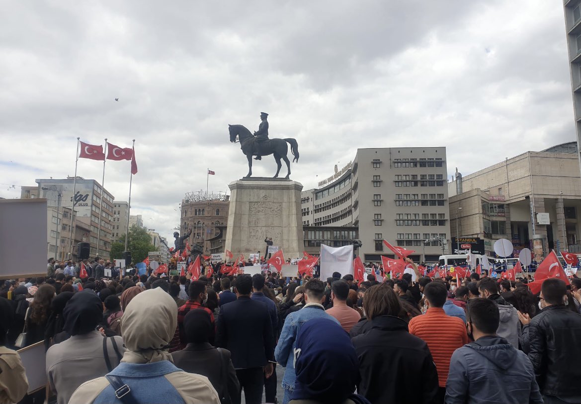 mysdgn's tweet photo. Türk Eğitim Sen olarak Ankara'da #Ek40BinAtama için toplanan ataması yapılmayan öğretmenlerimize tam destek verdik.
#Ek40BinAtamsHaktır. Bu hak teslim edilmeli 2020 KPSS puanlarıyla ek 40 bin atama yapılmalıdır. @lutfielvan  @RTErdogan  @tcbestepe  @tcmeb  @ziyaselcuk https://t.co/xKh3wgZNYx